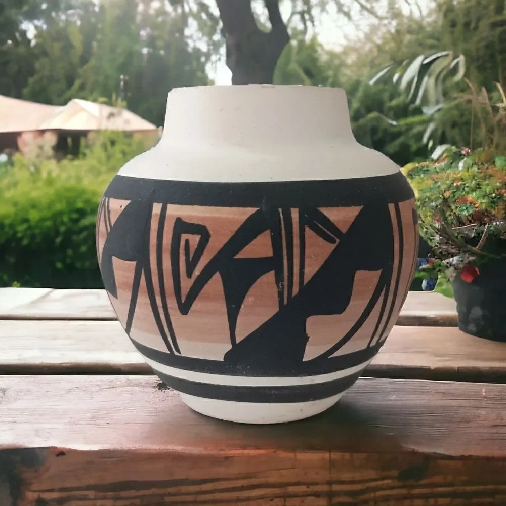 Navajo Pottery Bud Vase Native American Southwest Handpainted Signed Kanuho Vtg.